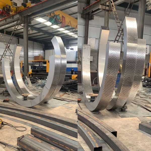 不銹鋼雕塑是因為哪些優點被應用的呢？